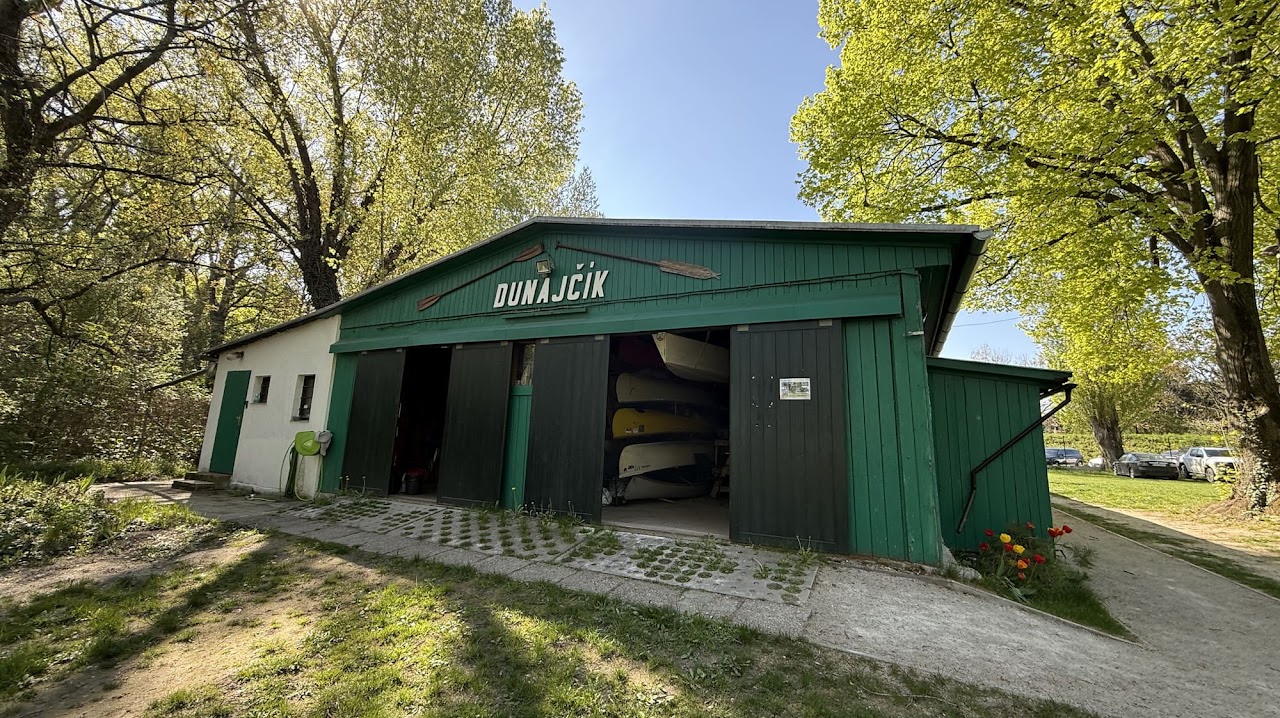 Lodenica Dunajčík v Bratislave